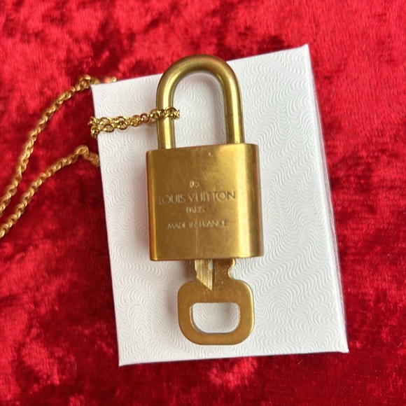 Louis Vuitton lock and key. Key number 310. ID # 13 final price - Picture 2 of 4
